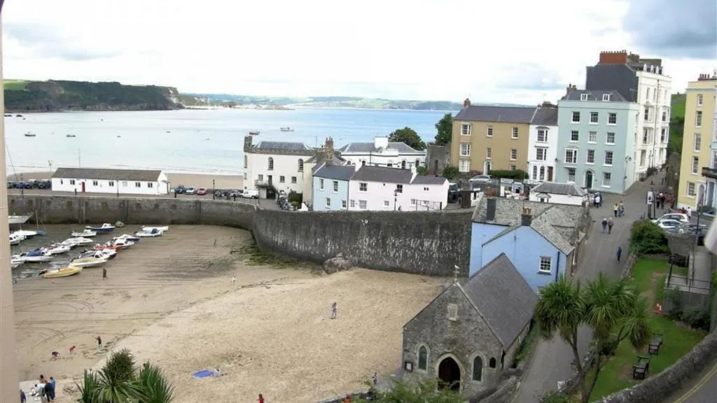 Long Boats, Tenby, Marea Britanie