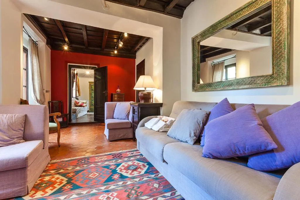 Charming Roman Holidays In Trastevere, Roma, Italia