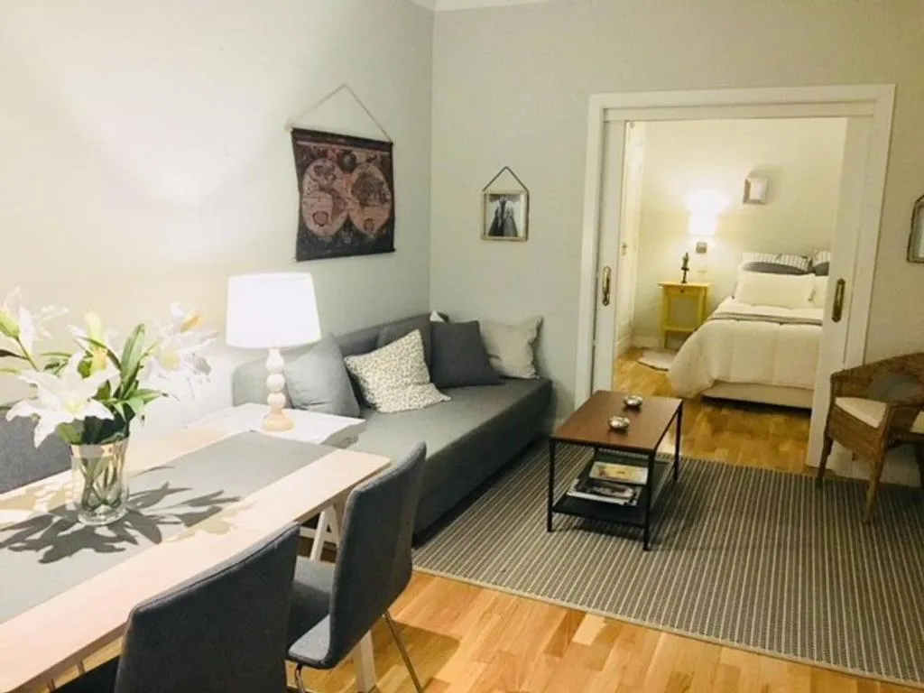 Modern and chic 1 Bed Apt at Madrid Centre, Madrid, Spania