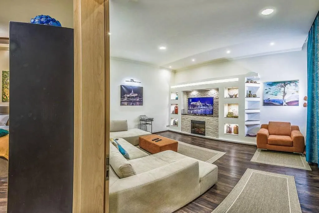 Stunning Artsy Apartment Close To Danube, Budapest, Hungary