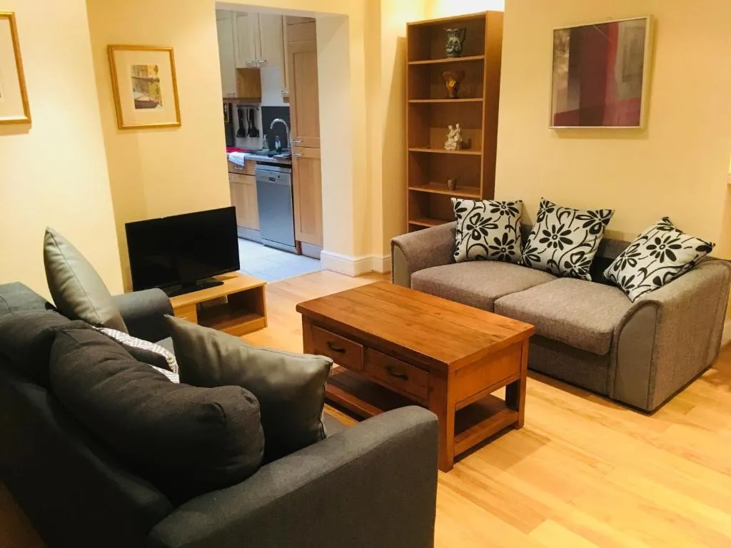 Luxury 2 Bedroom 2 Bathroom Apartment in Westminster, Londra, Marea Britanie