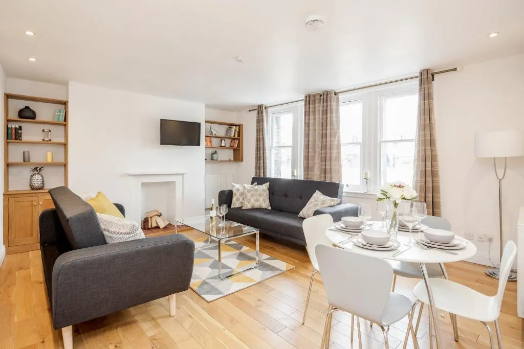 Great Mayfair Apartment,Sleeps 6, London, United Kingdom