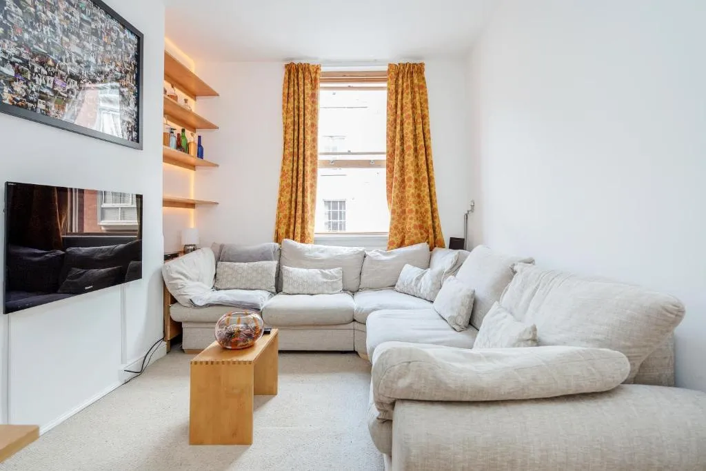 2 bedroom apartment in Fitzrovia by casaAlma, Londra, Marea Britanie