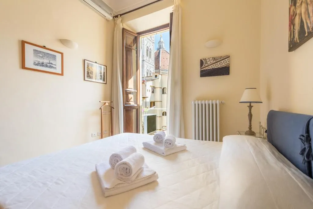 CHARMING 2BED APARTMENT overlooking DUOMO, Florența, Italia