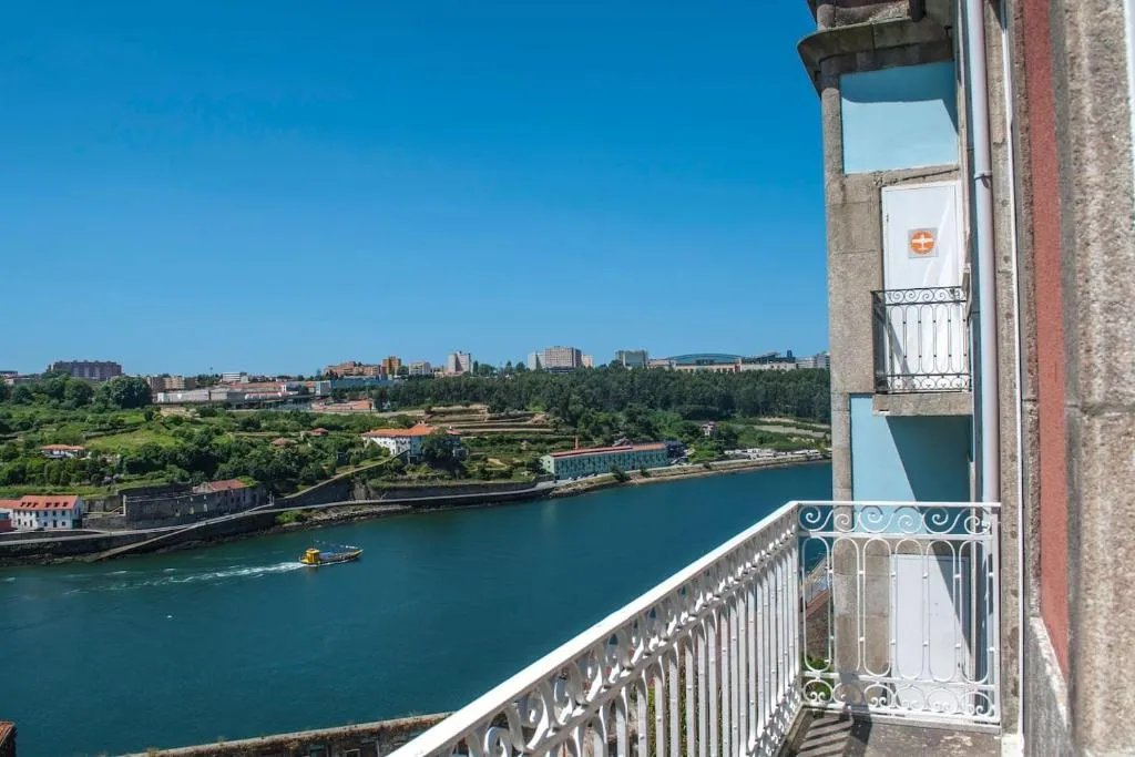 Amazing Riverside Balcony 2Br Apartment, Porto, Portugalia