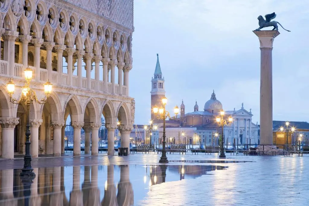 STUDIO FLAT VENEZIA S. MARCO small typical venetian house in charming courtyard, Venice, Italy