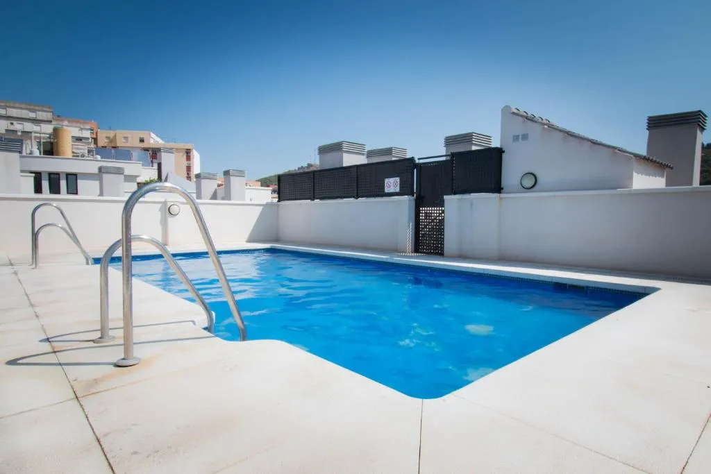 Holidays2Malaga Refino Pool and Parking, Málaga, Spania