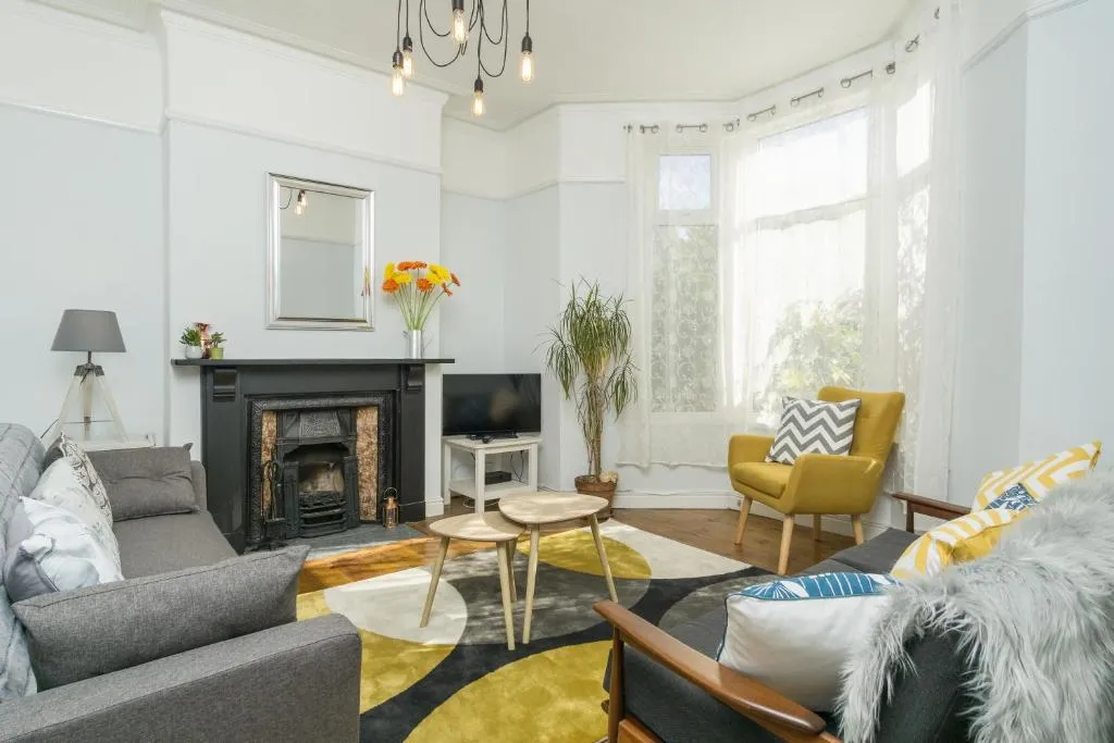 House for Families or Groups near Cardiff City Centre, Cardiff, Marea Britanie
