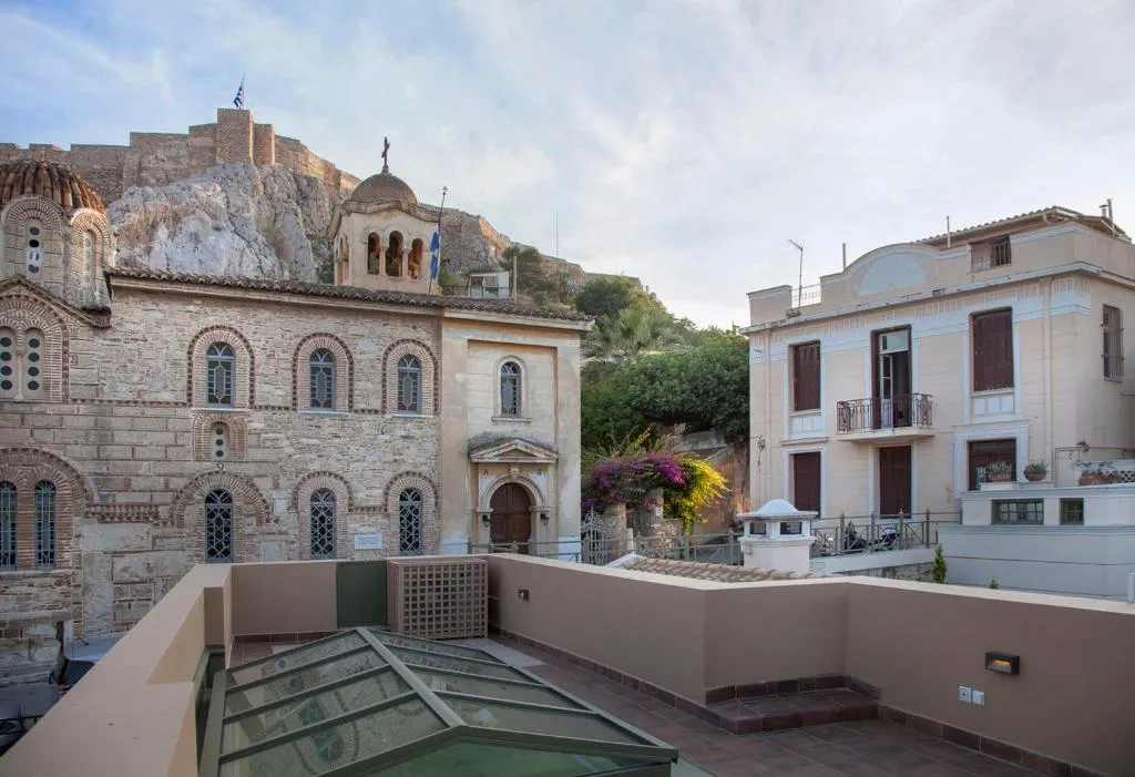 Tripodon Plaka In the shade of Acropolis by GHH, Atena, Grecia