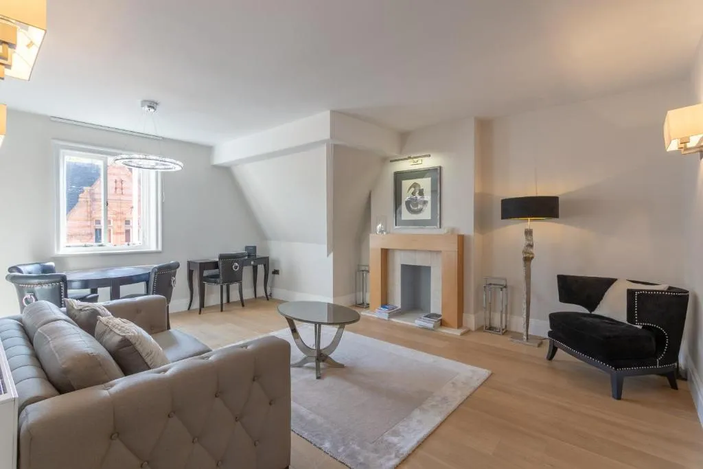 2 Bedroom Flat in Mayfair, Londra, Marea Britanie
