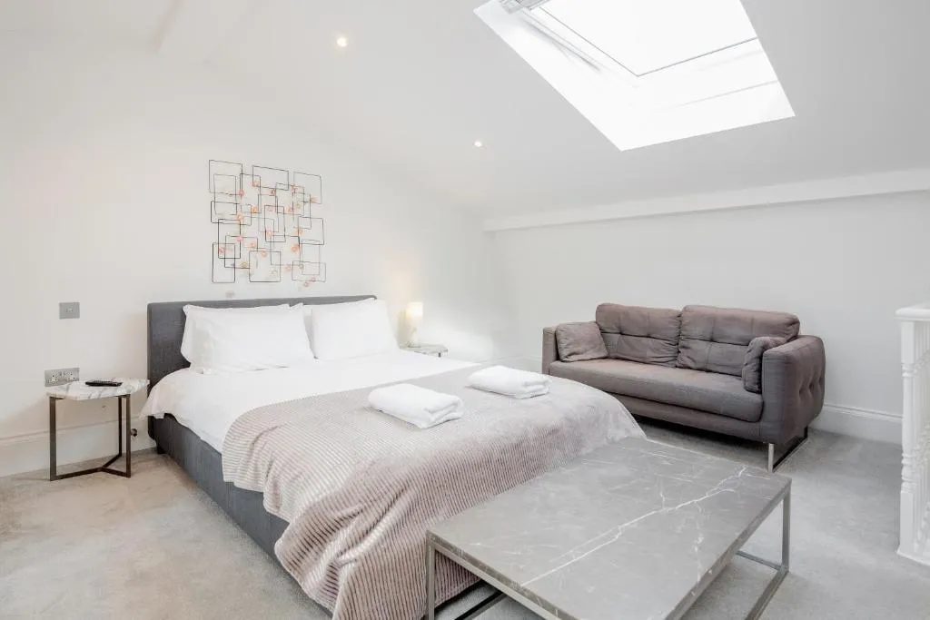 The Soho duplex by Casaalma, Londra, Marea Britanie