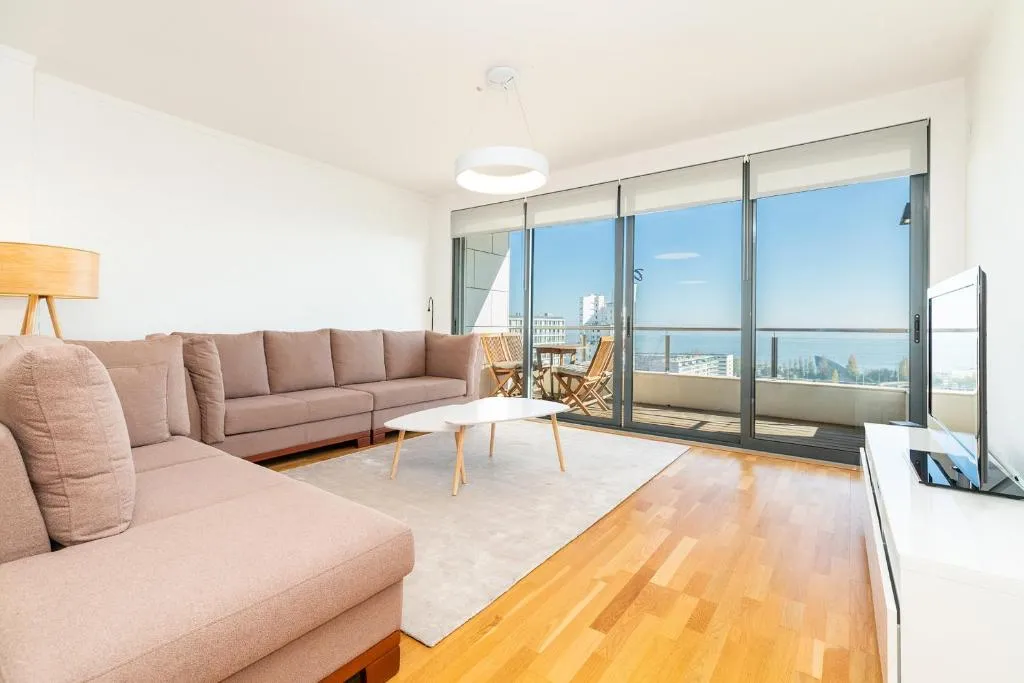 Modern Apartment Expo Views With Balcony, Amadora, Portugal