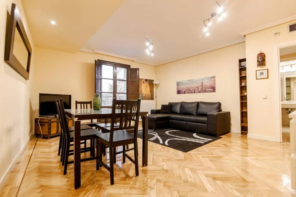 GREAT apartment Plaza de EspaÃ±a Fast Wifi, Madrid, Spania