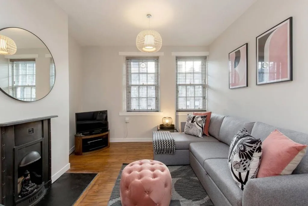 ALTIDO Unique & Stylish Grassmarket Apt - Close to Castle, Edinburgh, United Kingdom