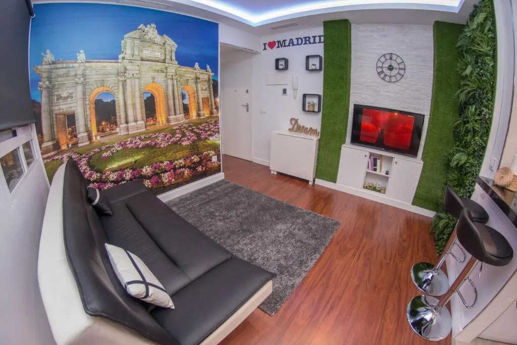 YOUR HOME close to the ROYAL PALACE in town center, Madrid, Spania