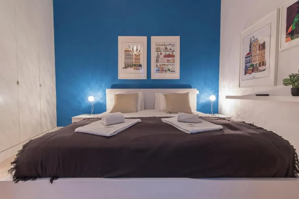 LovelyStay - 3 Bedroom Downtown Wonderwall, Amadora, Portugal