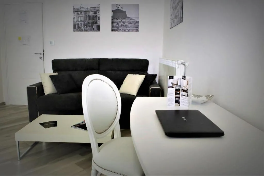 Hermes rooms for tourists, Napoli, Italia