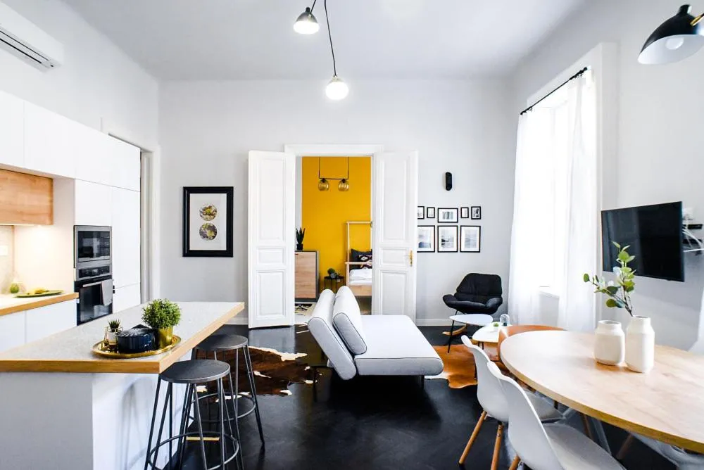NEW!!! 4 Bedroom Design Apartment for 10, Budapesta, Ungaria
