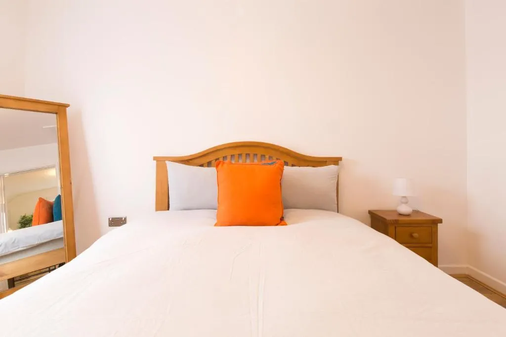 Sleep & Stay Oxford - Iffley Penthouse Inc Parking, College Corner, United Kingdom