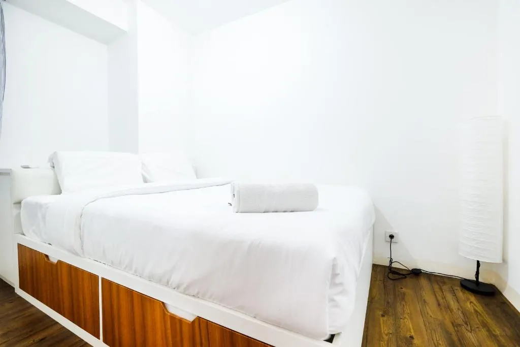 Modern and Comfy 3BR Bassura City Apartment By Travelio, Jakarta, Indonezia