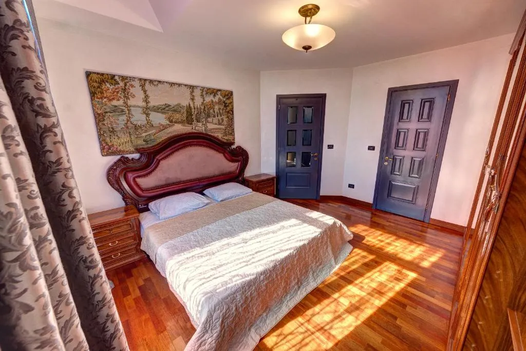 Apartments on Mykilsko-Botanichna St, 14, Kiev, Ucraina