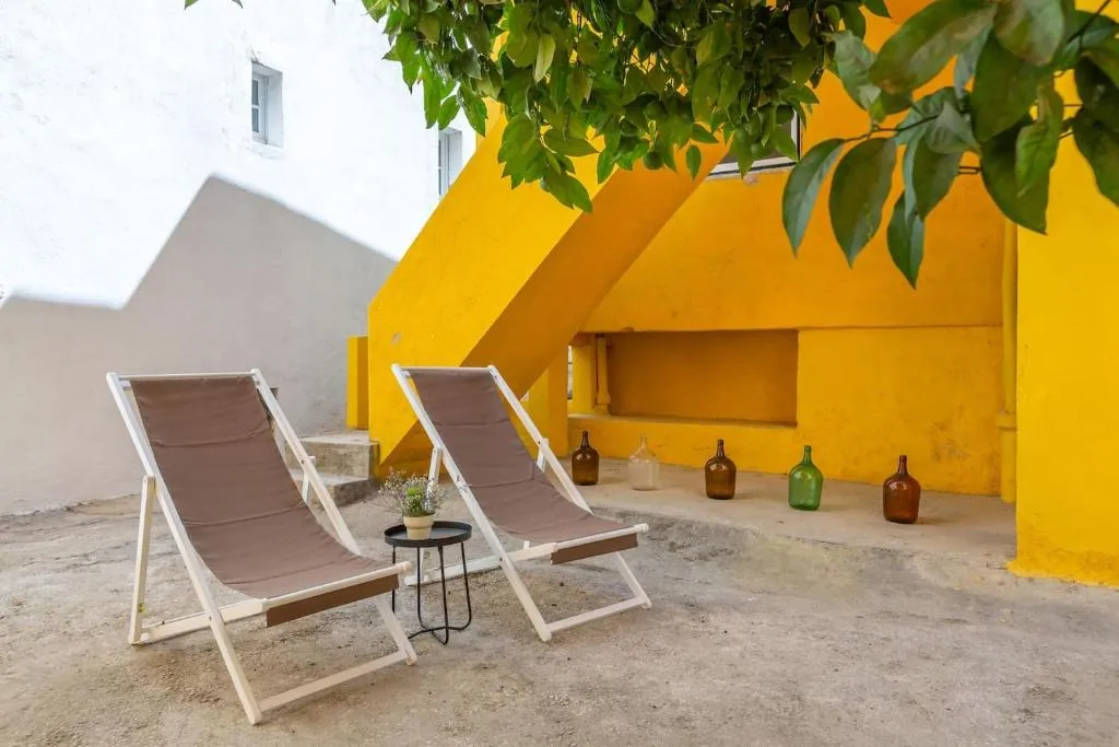 Bright & Spacious W/ Orange Tree Patio by TimeCooler, Lisabona, Portugalia