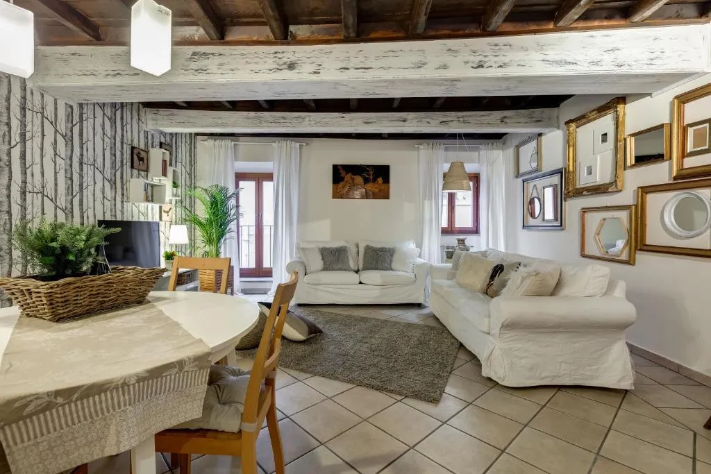 Trevi Fountain Apartment, Roma, Italy