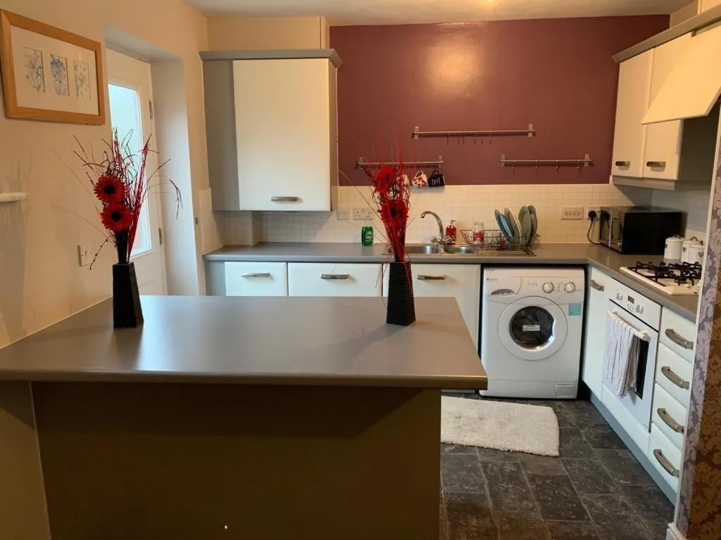 87 Rawsthorne Avenue, Manchester (CT), United Kingdom