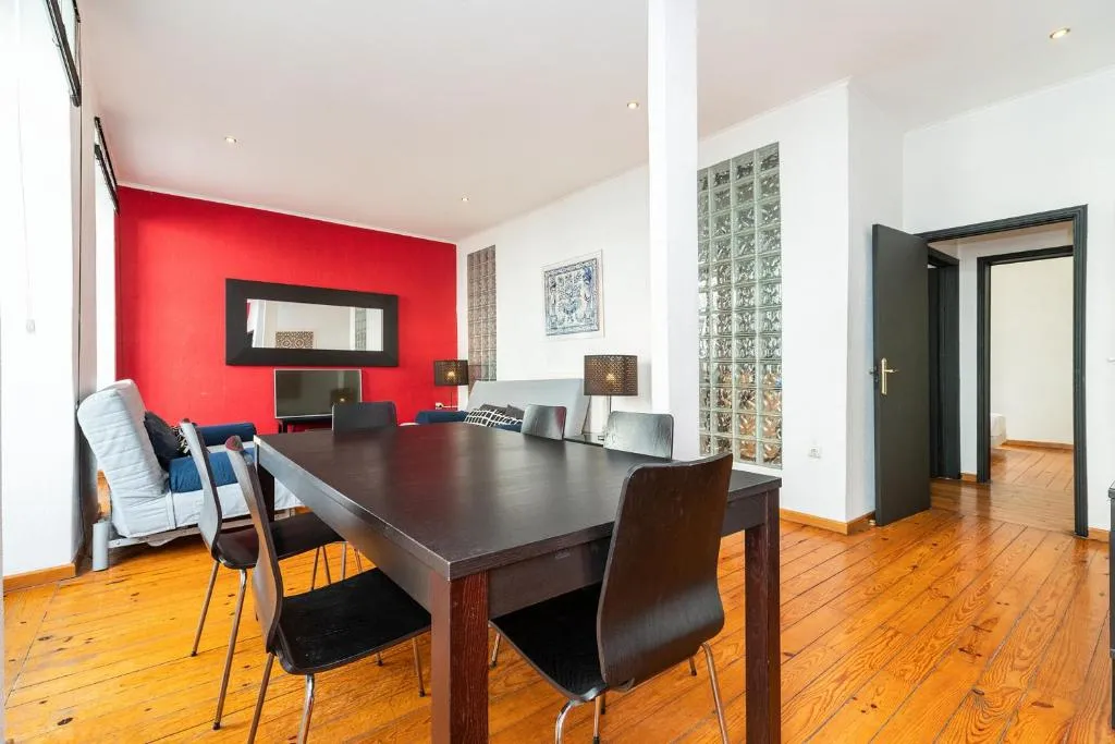 Cosy Flat sleeps 6 in the heart of Baixa, Amadora, Portugal