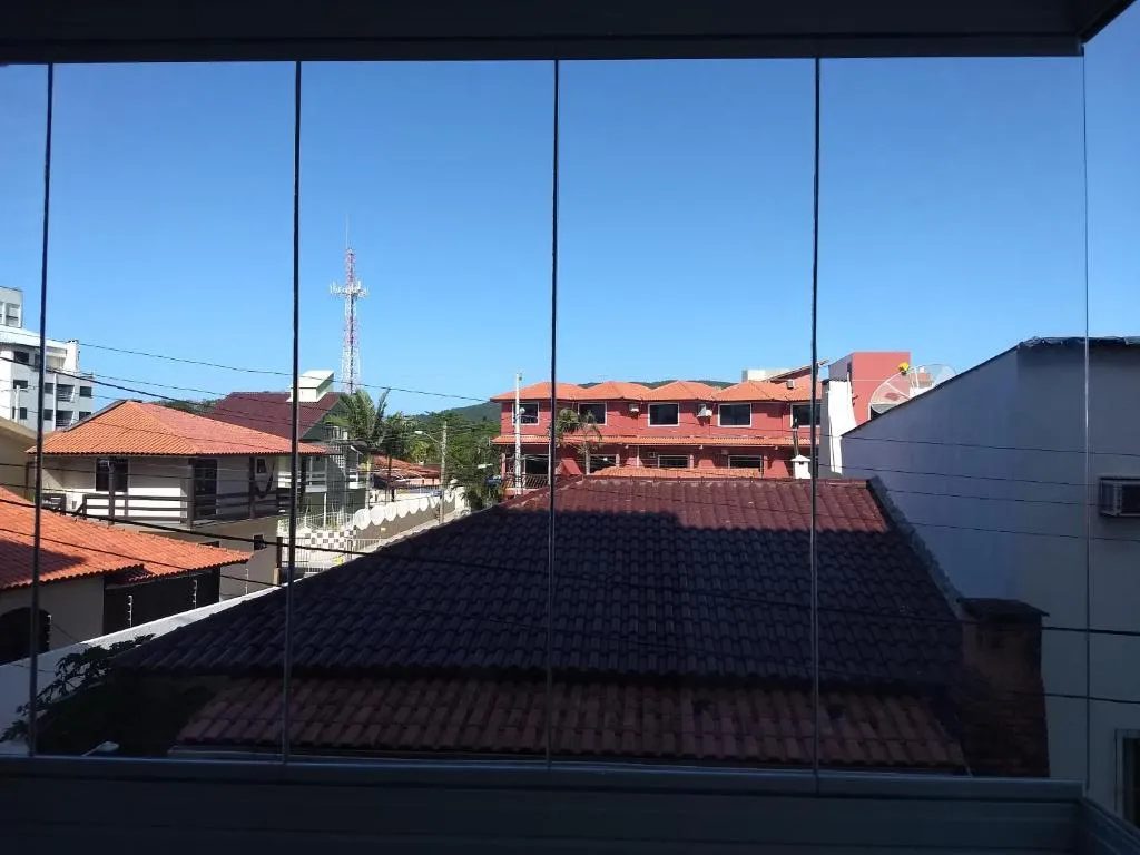 Apto 2 QTOs com Suíte próximo a Praia e Centrinho, Florianópolis, Brazilia