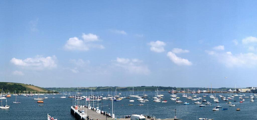 Large central Falmouth apartment with views and parking