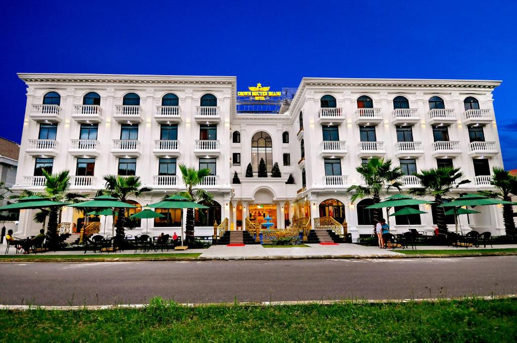 Crown Nguyen Hoang Hotel