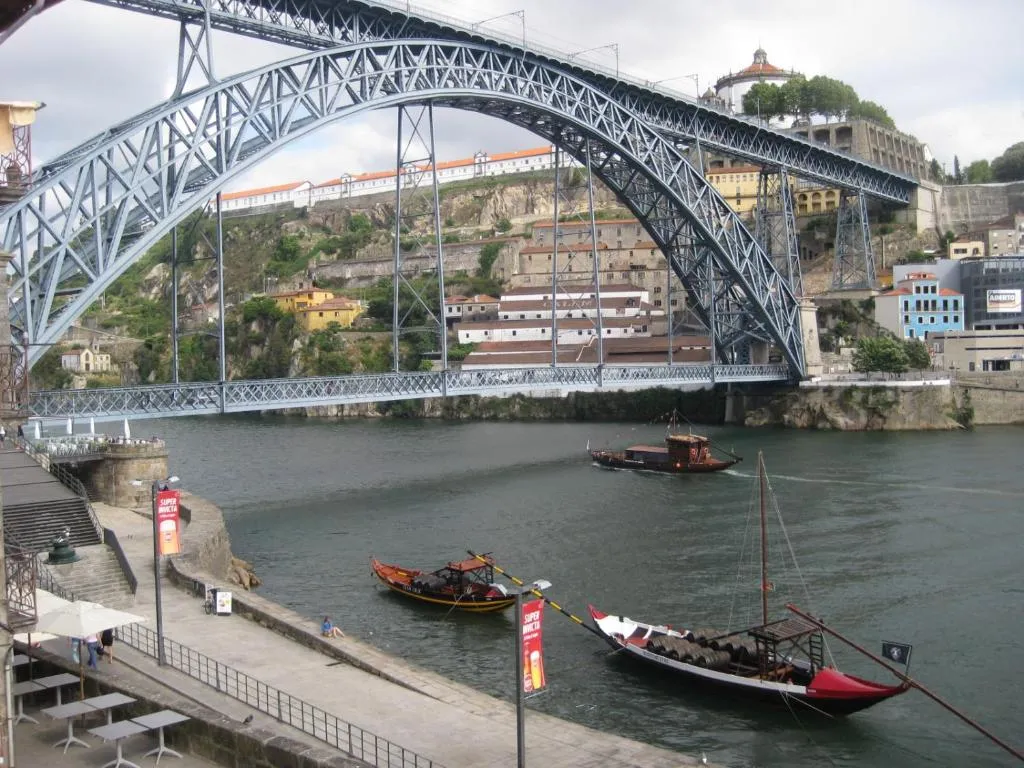 Historic Oporto Apartment at oporto UNESCO area, in front of Porto Wine caves, Porto, Portugalia