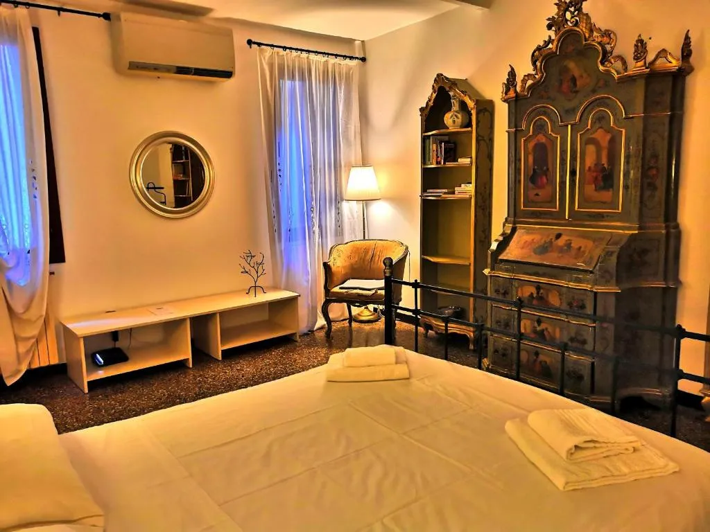 APPARTAMENTO Ruga Giuffa, Venice, Italy
