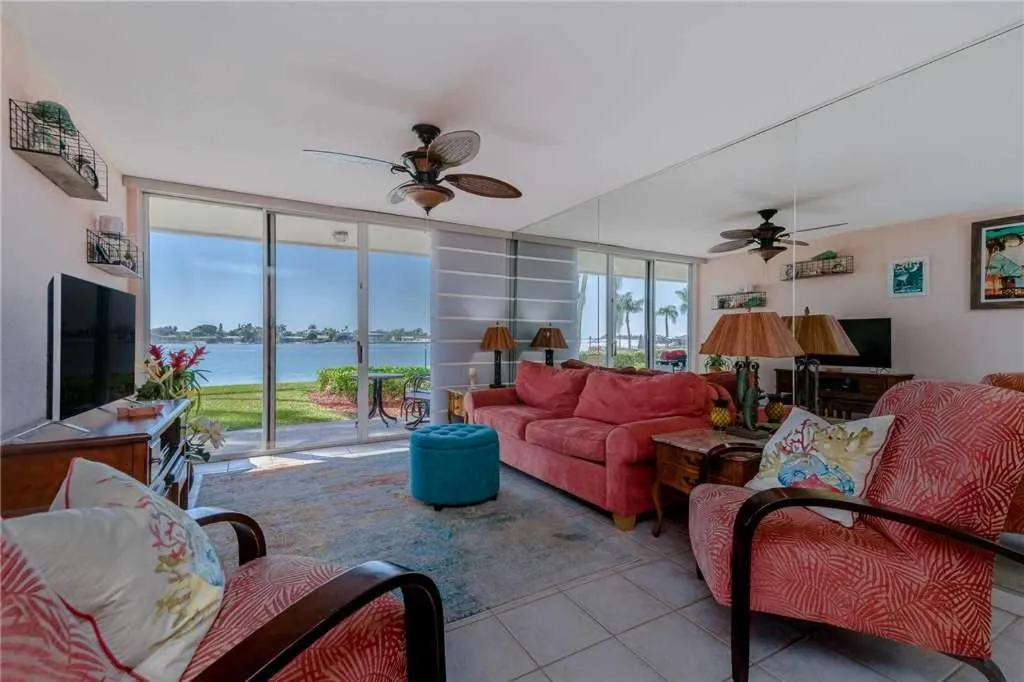 Bahia Vista 7-115, 2 Bedrooms, Pool Access, WiFi, Hot Tub, Sleeps 6, Kudrovo, United States