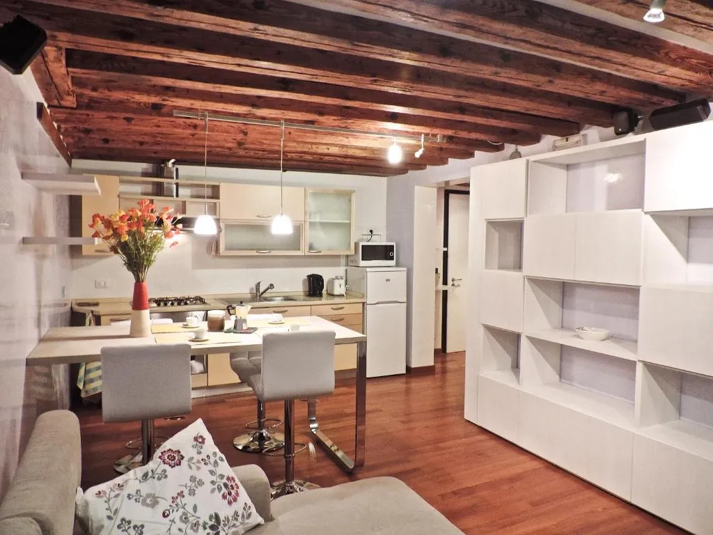 Sant'Aponal Apartment WI FI, Venice, Italy