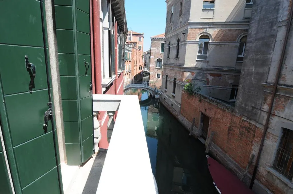 Sunny Canal a/c wifi, Venice, Italy