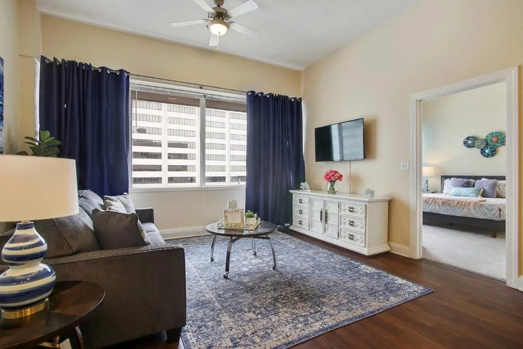 Epicenter of Nola! Downtown Condo & Rooftop #1104, New Orleans (LA), United States