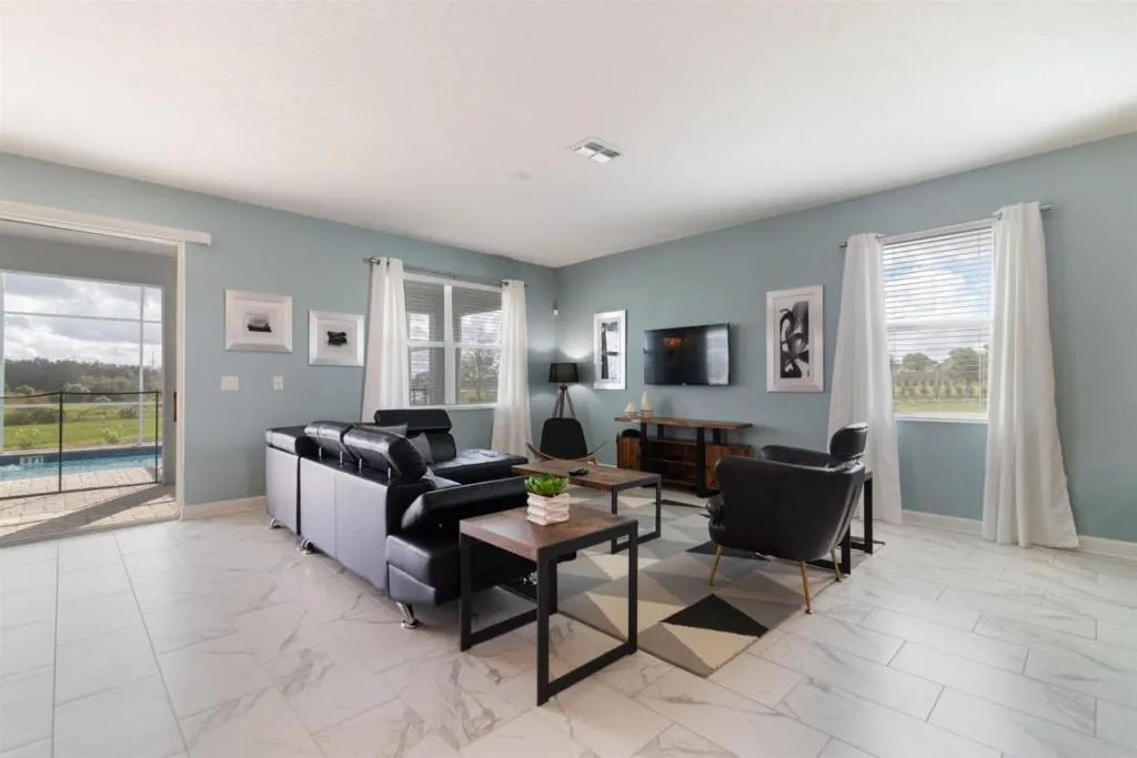 Stunning 8 Bed ChampionsGate Pool Home with Movie Theater, Davenport, United States