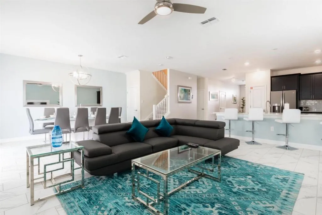 Impressive 8 Bed ChampionsGate Pool Home with Movie Theater, Davenport, United States