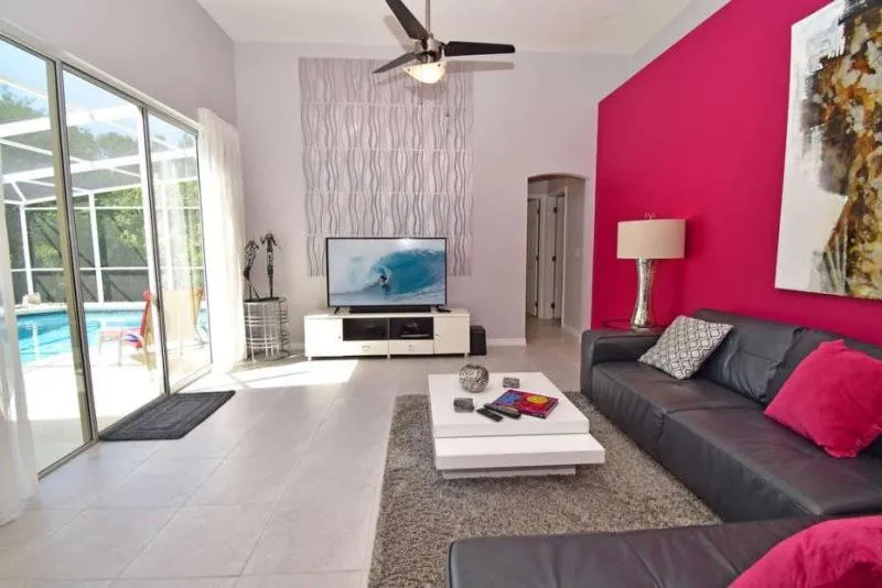 Amazing Westridge 5 Bedroom Pool Home with a Games Room, Davenport, United States