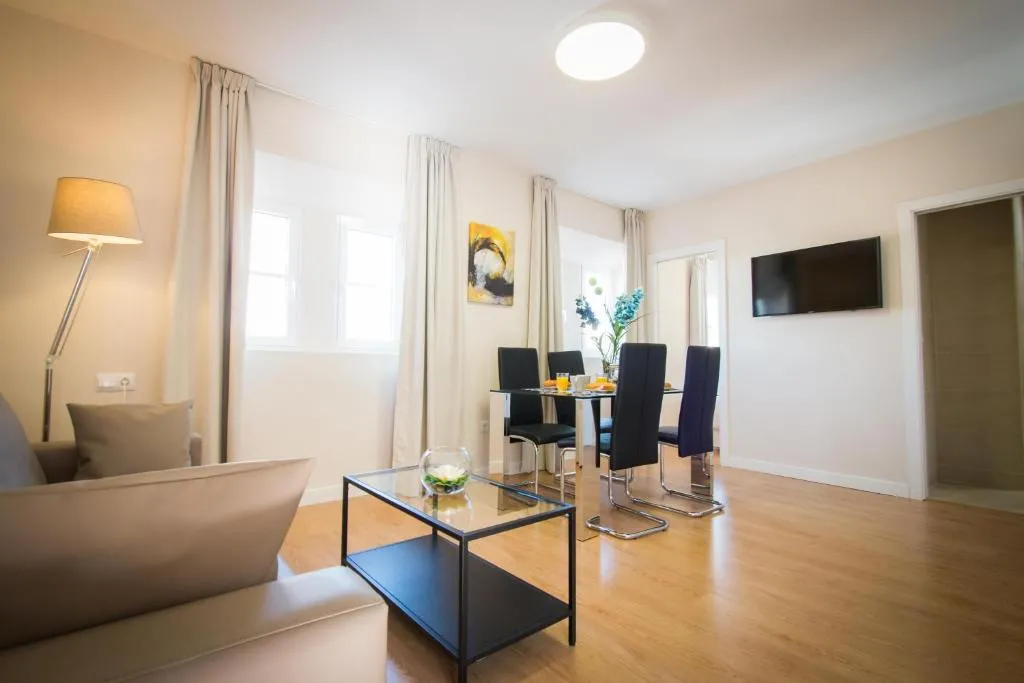 Holidays2Malaga Calle Nueva High Speed WIFI, Malaga, Spain