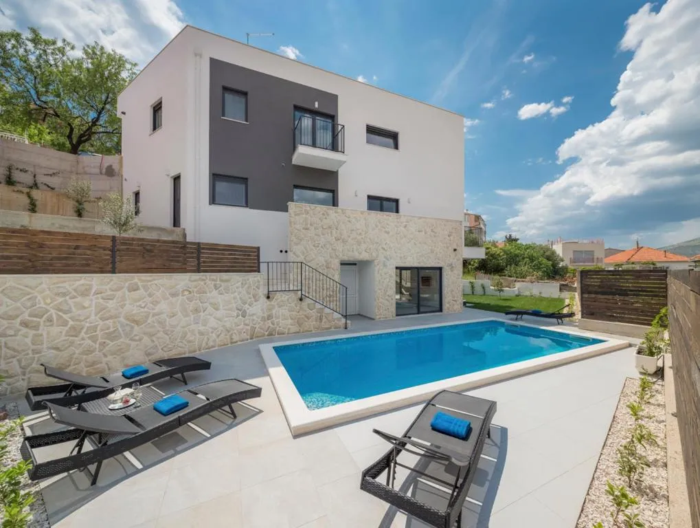 Ciovo Villa Sleeps 10 Pool Air Con WiFi, Trogir, Croaţia