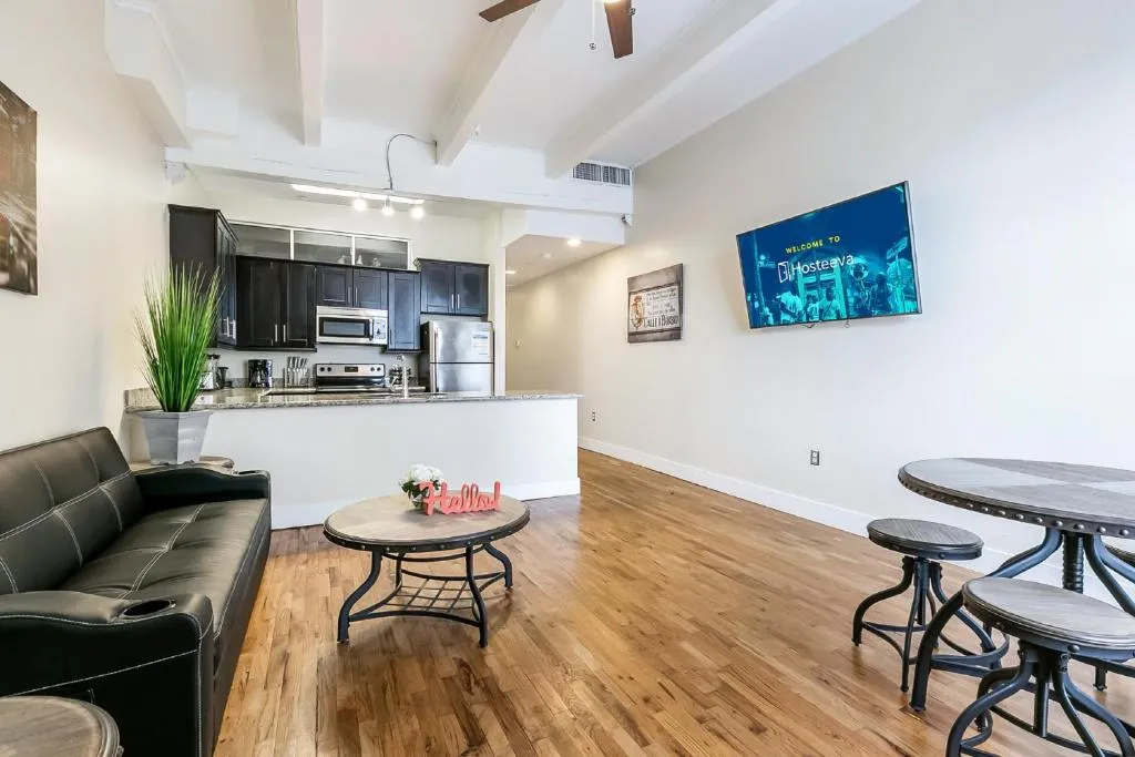 Gorgeous Condos 1 minute walk to French Quarter and Bourbon St., New Orleans (LA), United States