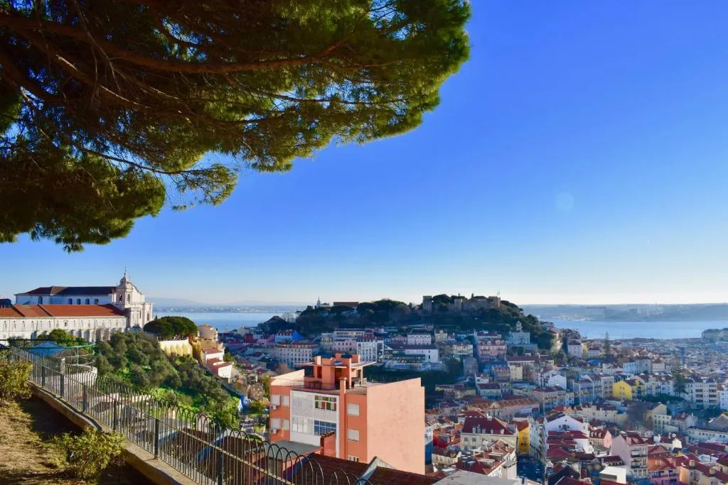 Elegant Riverview Apartment in Historical Lisbon, Amadora, Portugal