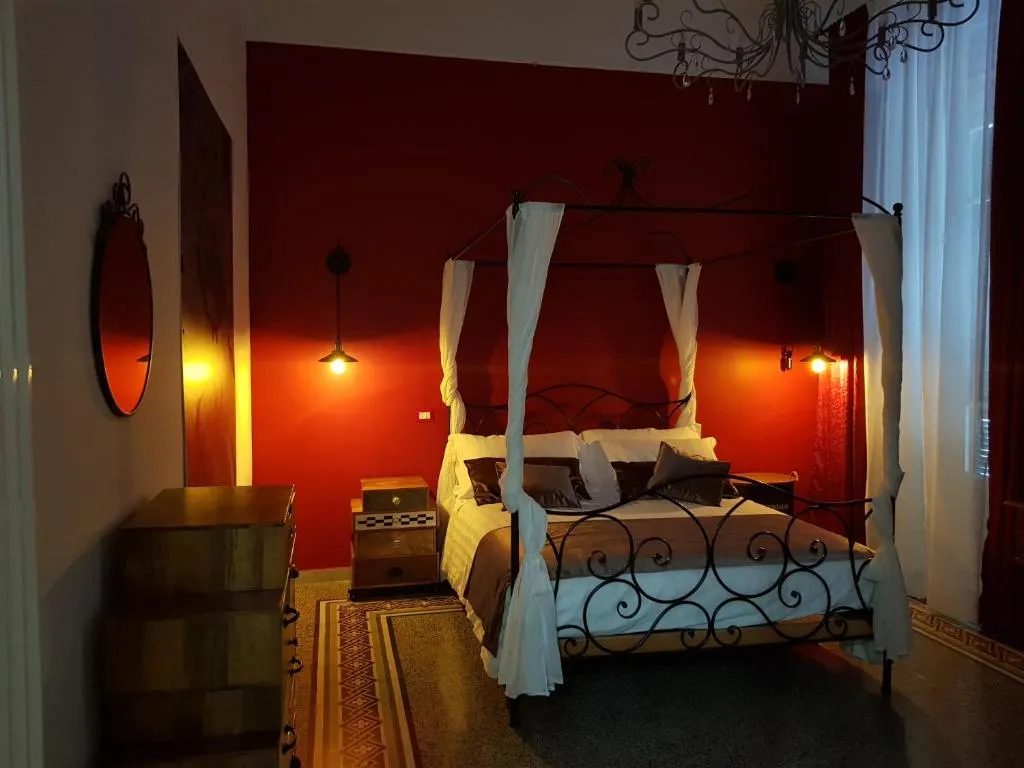 Lavanera Home, Napoli, Italia