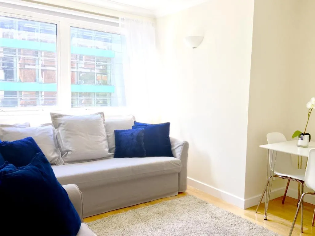 Awesome W1 2-bed w Wifi: Near Oxford St, Londra, Marea Britanie