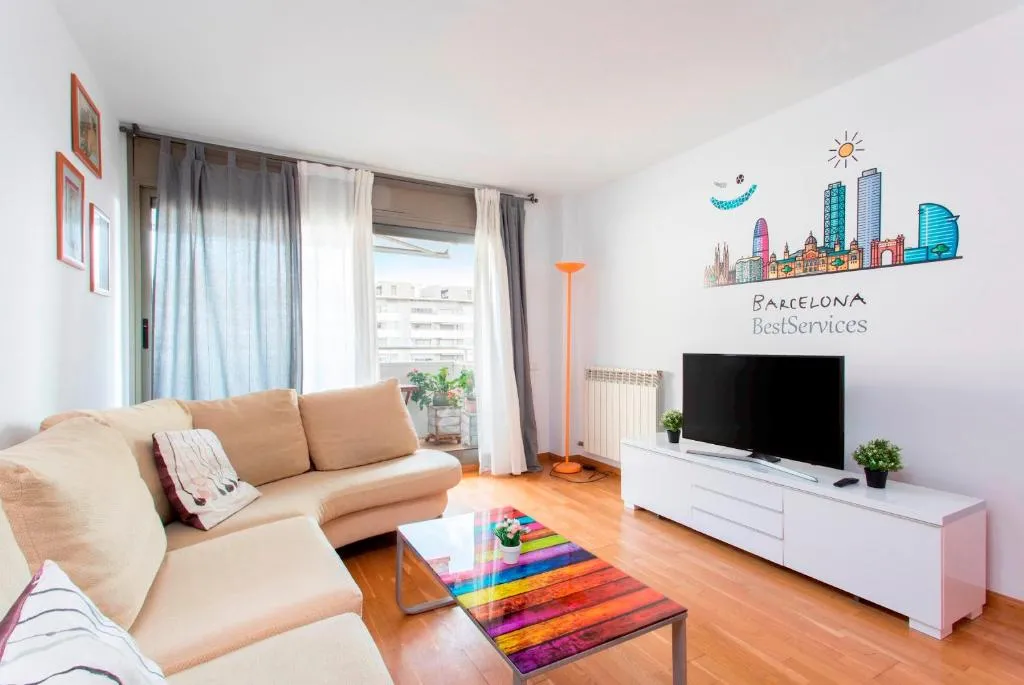 1317 - Modern Forum Apartment, Barcelona, Spain