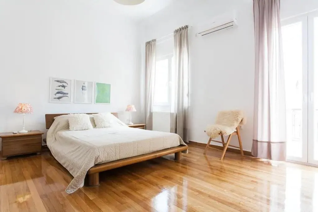 Ideal location for ancient and modern Athens landmarks., Atena, Grecia