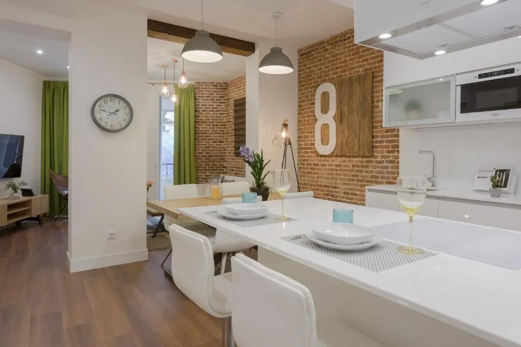 Acogedor apartamento junto al Palacio Real, Madrid, Spania